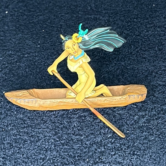 Disney’s “Pocahontas Collection” by Hallmark. 4 ornaments, complete nearly new - Picture 2 of 10